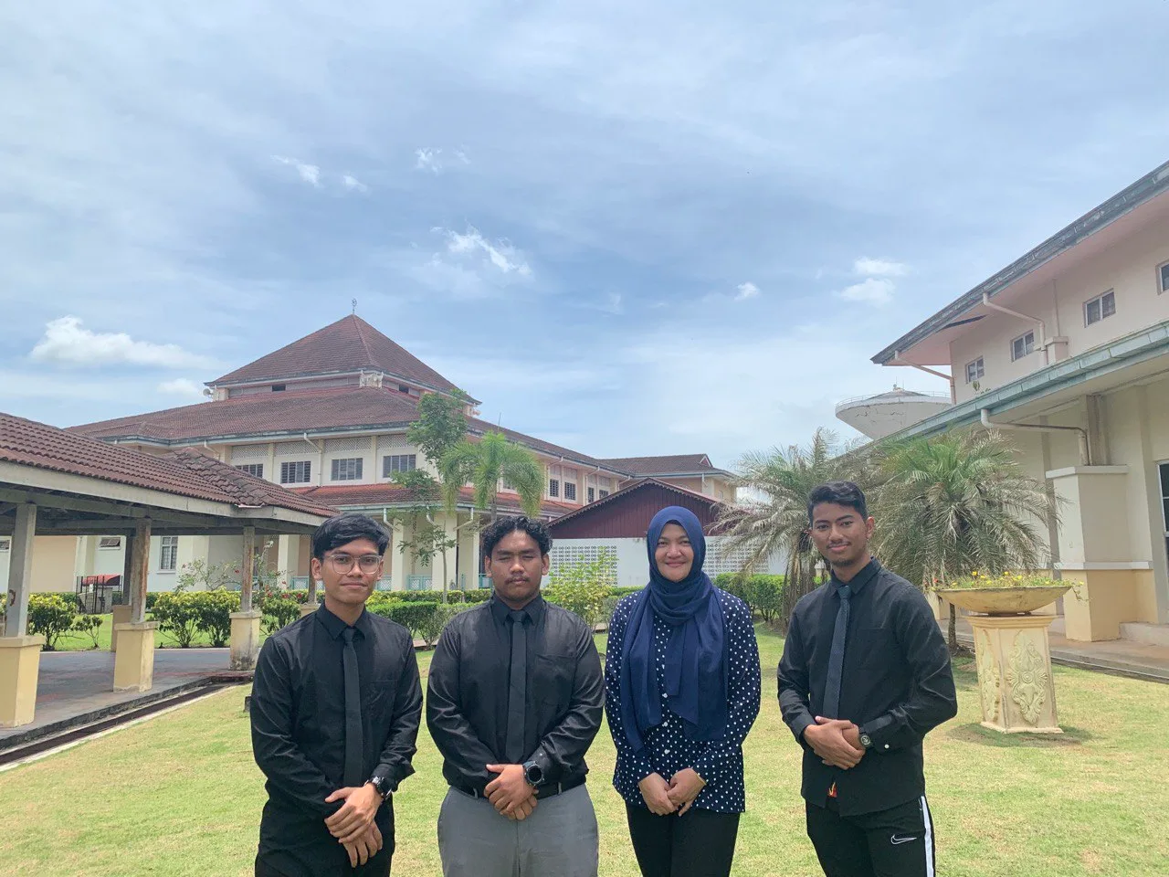 Triple H with our mentor, Ts Siti Nordianah, at Kolej Matrikulasi Johor.